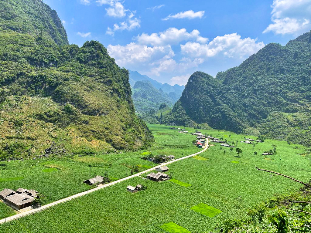 Duong Thuong Valley.jpg