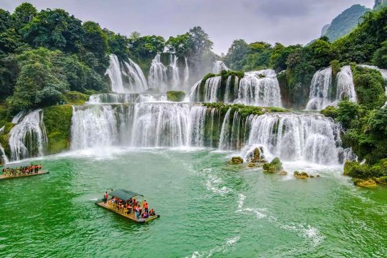 Ban Gioc Waterfall.jpg